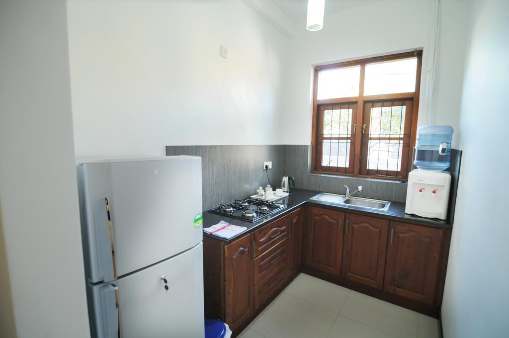 Park Lane Apartments Negombo Bilik gambar