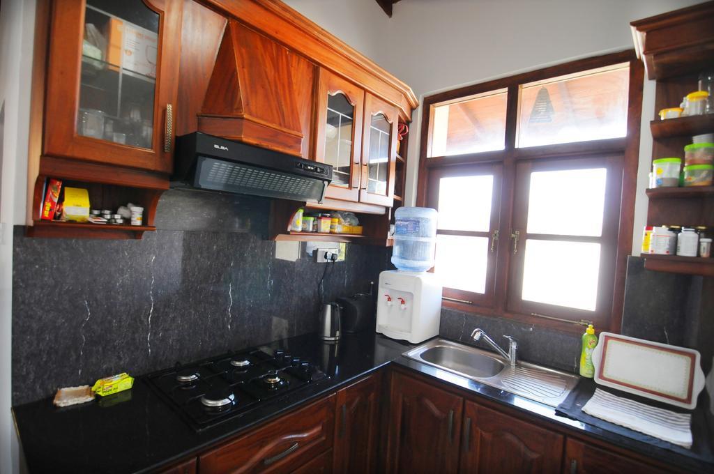 Park Lane Apartments Negombo Bilik gambar